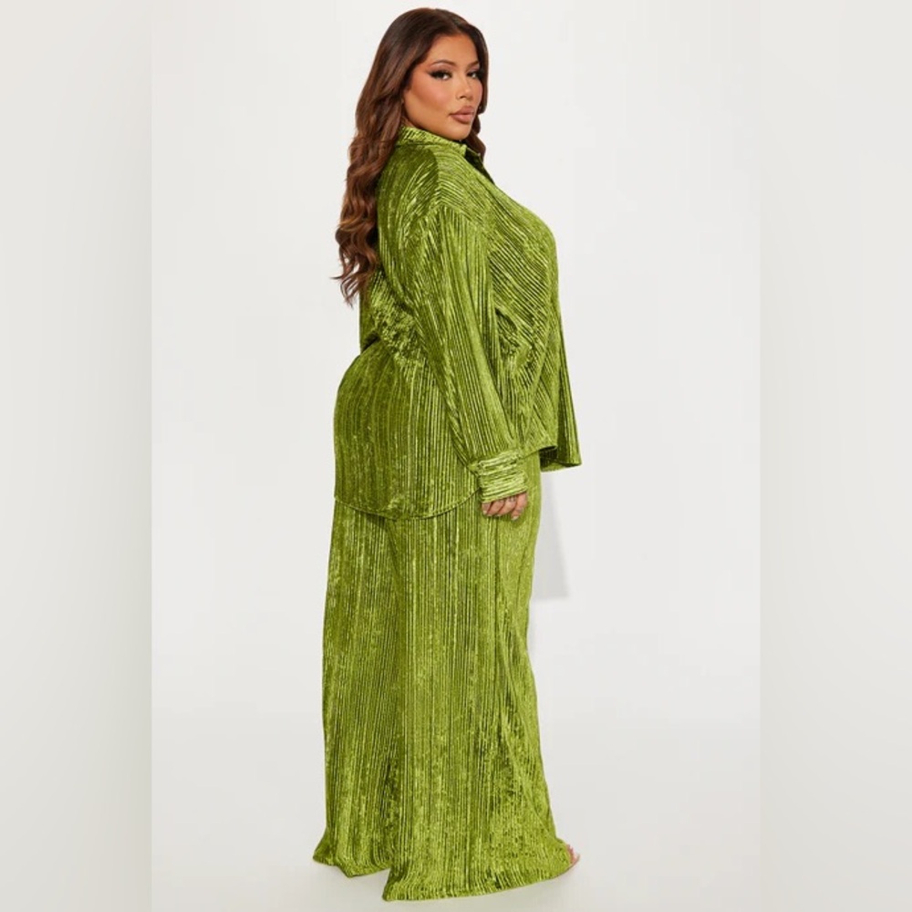 2x Fashion Nova Green Velvet Pants & Top Set - Picture 2 of 2